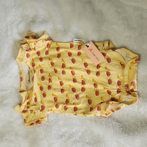 Pipsqueaks Other - NWT Pipsqueaks bamboo "Throwing some shade" sunglasses onesie 18-24 months